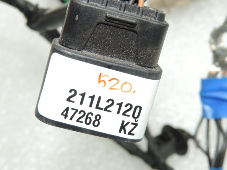 Oriģinālā Kia Sportage IV (QL) aizmugurējo durvju instalācija 91680-F1010, 91680F1010