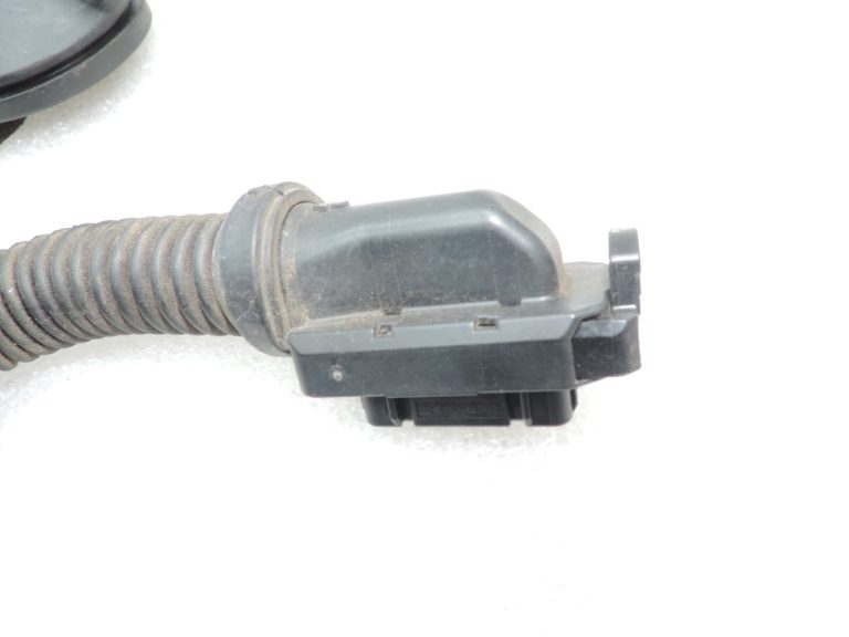 Oriģinālā Kia Sportage IV (QL) aizmugurējo kreiso durvju instalācija 91650-F1020, 91650F1020