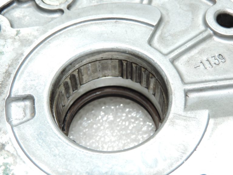 Oriģināls Volvo 2.4 D5 eļļas sūknis 3077709