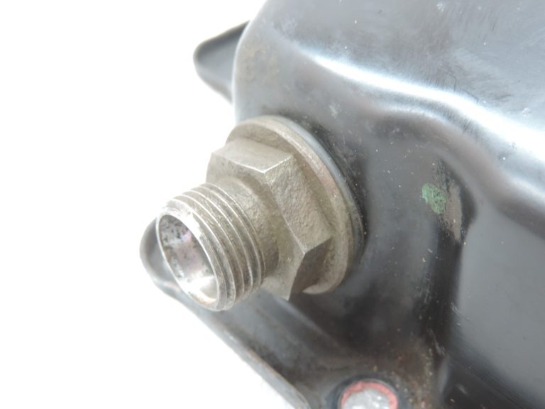 Oriģināla Volvo 4 pakāpju automātiskā transmisija AW50-42LE Transmisijas eļļas panna 6843115
