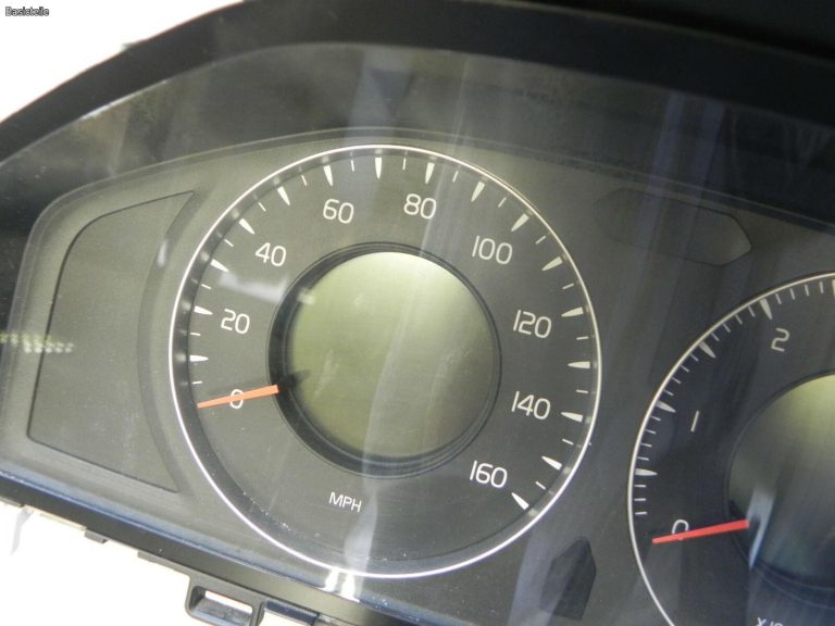 Volvo V70 III 3 2.4 D5 dīzeļdegviela Milen Spidometra instrumentu klasteris