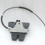 Oriģinālā Volvo S80 II aizmugurējo durvju slēdzene 31440242