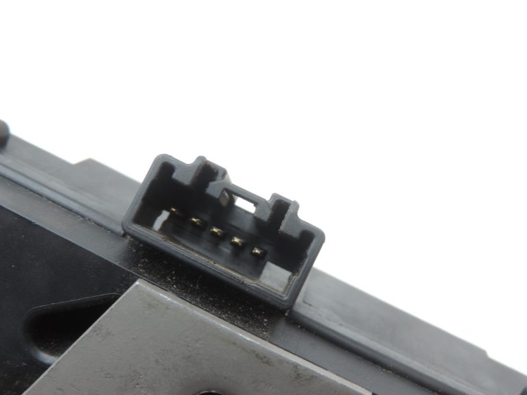 Oriģinālā Volvo S80 II aizmugurējo durvju slēdzene 31440242