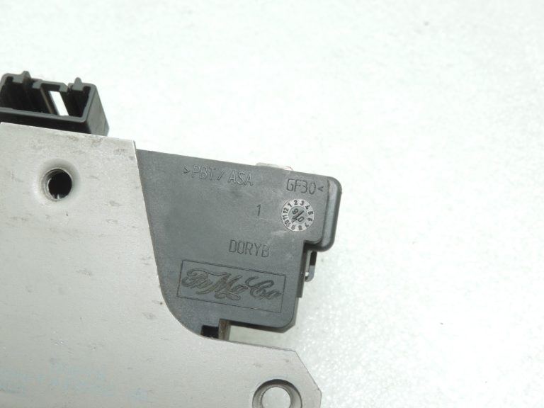 Oriģinālā Volvo S80 II aizmugurējo durvju slēdzene 31440242
