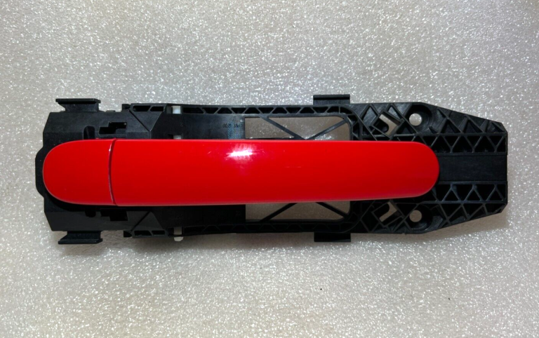 Volkswagen Polo aizmugurējais ārējais rokturis D8 / P3G flash sarkans 5n0837205