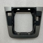 Volkswagen passat kombi centrālās konsoles apdare titāna sudraba krāsā