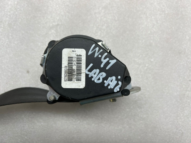 Volkswagen VI drošības josta aizmugurējā labā 1K9857806