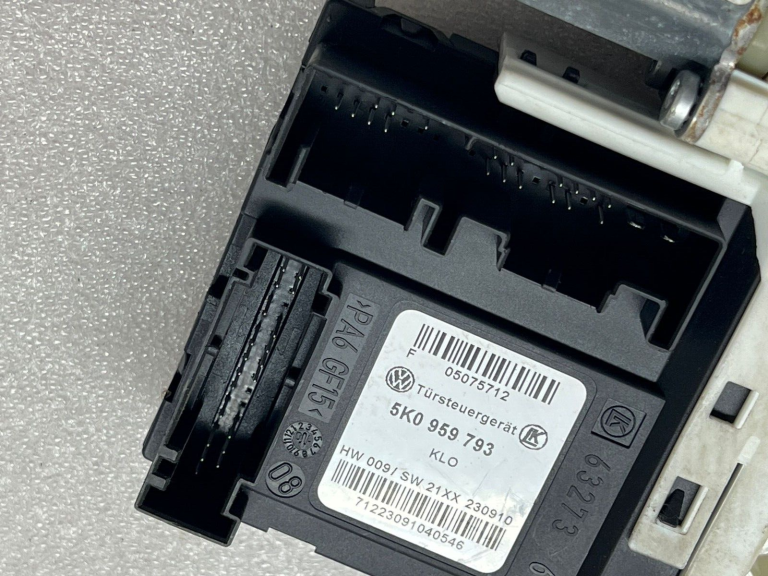 VW logu regulatora motora durvju vadības bloks priekšējais labais 5k0959793 5N0959702E