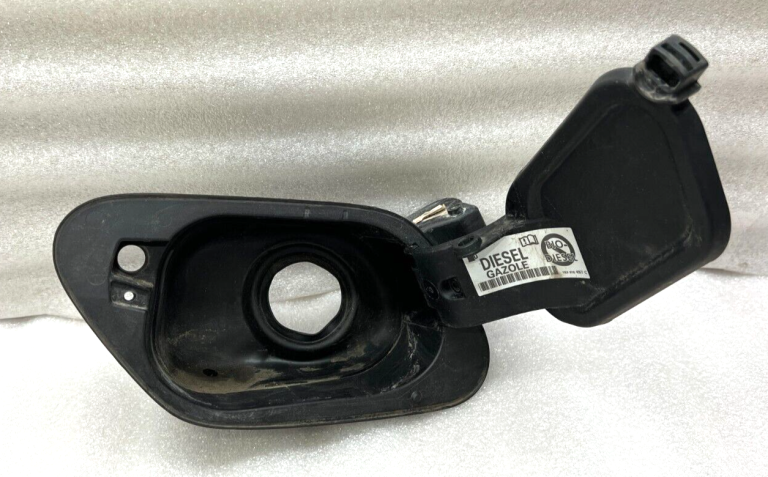 Volkswagen Golf VII degvielas uzpildes vāka korpuss 5G0809857