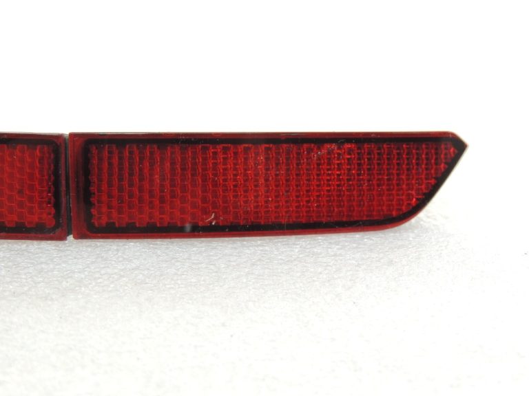 Volkswagen Tiguan II Aizmugurējā bampera kreisais atstarotājs 5NA945103 5NA945105A