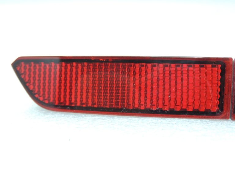 Volkswagen Tiguan II Aizmugurējā labā bampera atstarotājs 5NA945104 5NA945106A