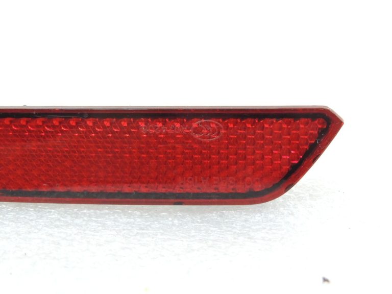 Volkswagen Tiguan II Aizmugurējā labā bampera atstarotājs 5NA945104 5NA945106A