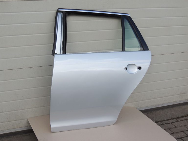 Volkswagen Golf VI Kombi aizmugurējās kreisās durvis kreisās – Krāsa – 8E / A7W