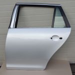 Volkswagen Golf VI Kombi aizmugurējās kreisās durvis kreisās – Krāsa – 8E / A7W