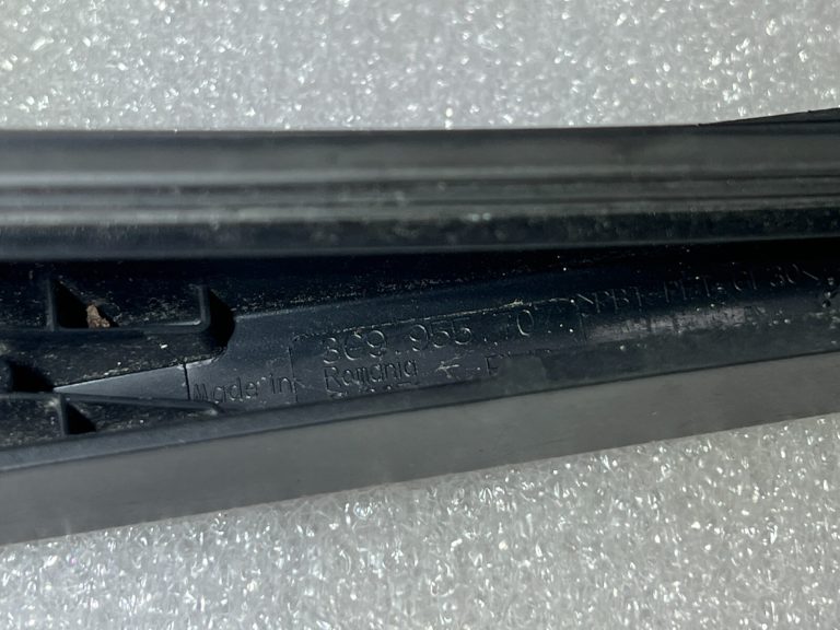 VW Passat B8 Aizmugurējā vējstikla tīrītāja sviras vāciņš melns 3g9955707