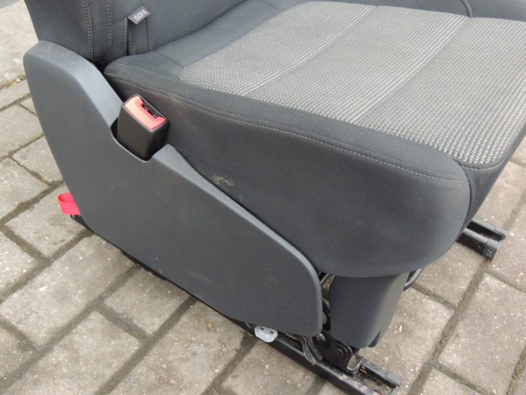 VW Sharan 7N Aizmugurējais kreisais sēdeklis ISOFIX JJ / N2N