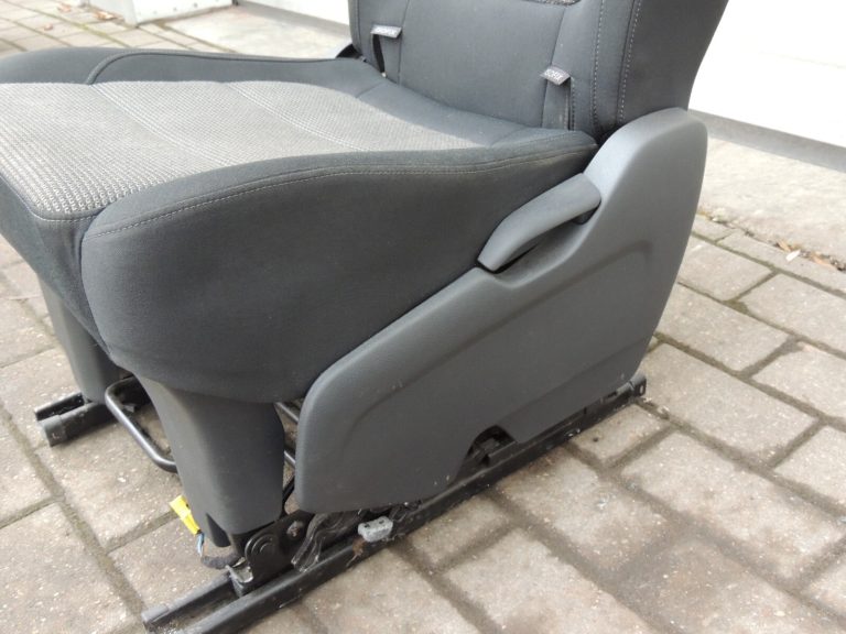 VW Sharan 7N Aizmugurējais kreisais sēdeklis ISOFIX JJ / N2N