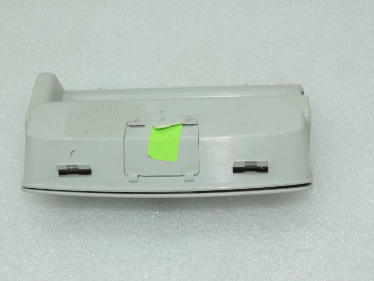 Oriģināls Volkswagen Tiguan 5N Passat B6 Golf 6 stiklu nodalījums 1K0868837G