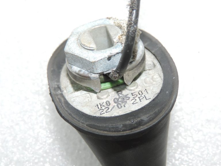 Oriģinālais VW Tiguan 5N Golf 5 jumta antenas antenas bāze 1K0035501