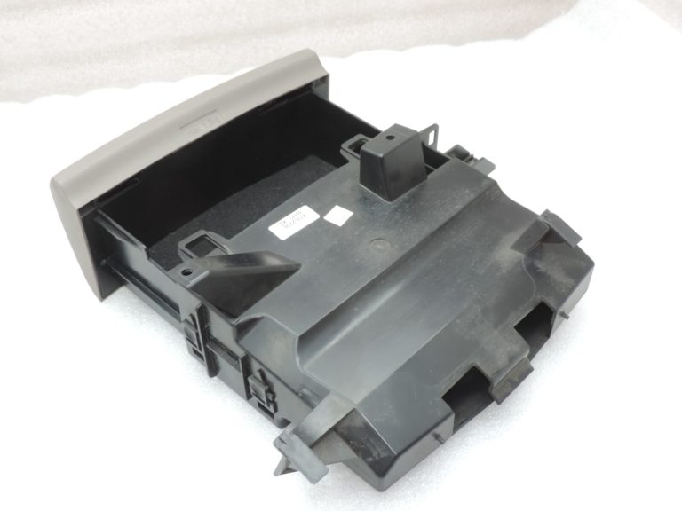 Oriģinālais VW Tiguan 5N Priekšējā labā sēdekļa nodalījums Latte Macchiato 5N0882600