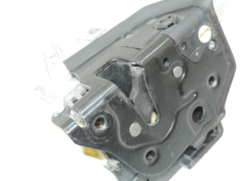 Oriģināls VW Tiguan 5N Passat B6 B7 Audi Q7 Aizmugurējā labās puses durvju slēdzene 3C4839016A