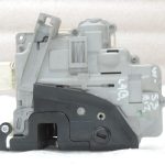 Oriģināls VW Tiguan 5N Passat B6 B7 Audi Q7 Aizmugurējā labās puses durvju slēdzene 3C4839016A