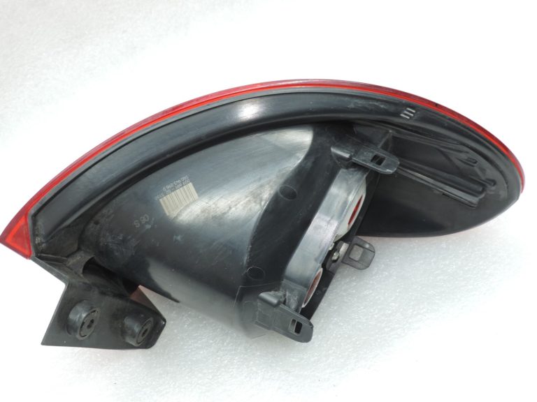 Oriģinālais Volkswagen Tiguan 5N ārējais labais aizmugurējais lukturis 5N0945112D