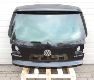 Volkswagen Tiguan 5N (2007-2012) aizmugurējā durvju konstrukcija LC9X Deep Black 5N0827025G