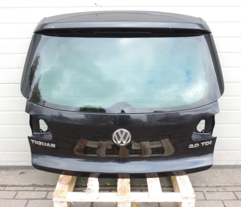 Volkswagen Tiguan 5N (2007-2012) aizmugurējā durvju konstrukcija LC9X Deep Black 5N0827025G