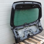 Volkswagen Tiguan 5N (2007-2012) aizmugurējā durvju konstrukcija LC9X Deep Black 5N0827025G