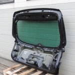 Volkswagen Tiguan 5N (2007-2012) aizmugurējā durvju konstrukcija LC9X Deep Black 5N0827025G