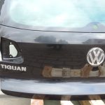 Volkswagen Tiguan 5N (2007-2012) aizmugurējā durvju konstrukcija LC9X Deep Black 5N0827025G