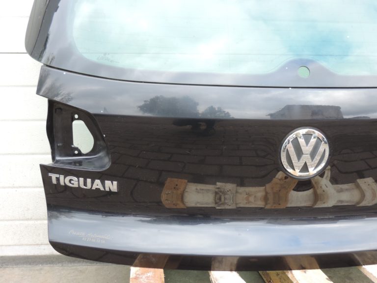 Volkswagen Tiguan 5N (2007-2012) aizmugurējā durvju konstrukcija LC9X Deep Black 5N0827025G