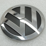 Oriģināls Volkswagen Tiguan 5N aizmugurējā vāka VW emblēma ar uzrakstu 3C9853630
