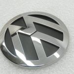 Oriģināls Volkswagen Tiguan 5N aizmugurējā vāka VW emblēma ar uzrakstu 3C9853630