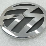 Oriģināls Volkswagen Tiguan 5N aizmugurējā vāka VW emblēma ar uzrakstu 3C9853630