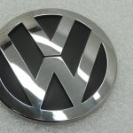 Oriģināls Volkswagen Tiguan 5N aizmugurējā vāka VW emblēma ar uzrakstu 3C9853630