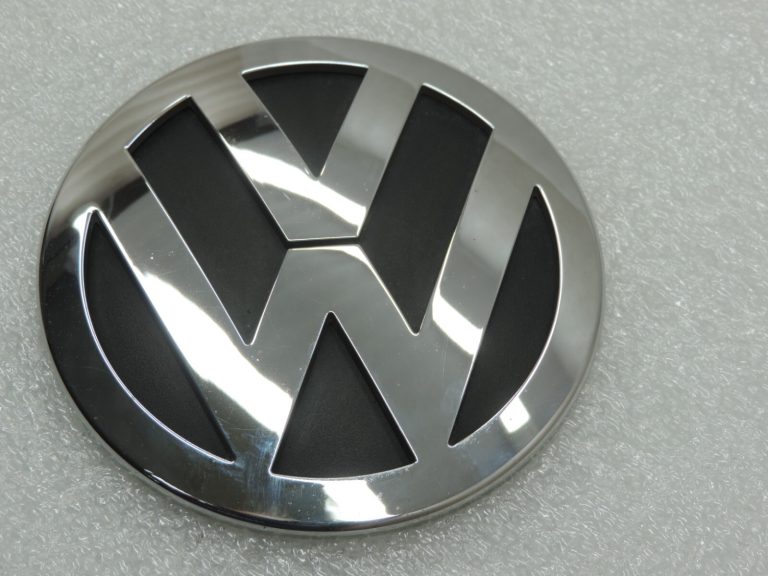 Oriģināls Volkswagen Tiguan 5N aizmugurējā vāka VW emblēma ar uzrakstu 3C9853630