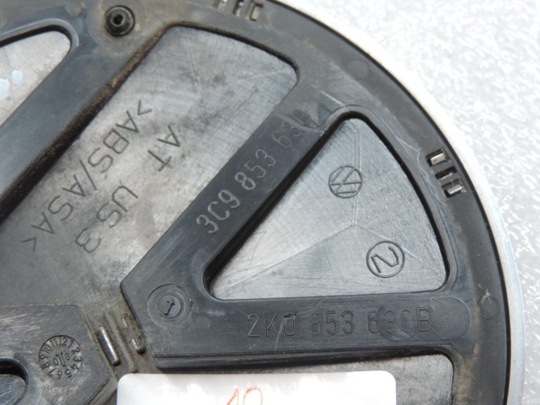 Oriģināls Volkswagen Tiguan 5N aizmugurējā vāka VW emblēma ar uzrakstu 3C9853630