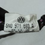 Oriģinālā Volkswagen Tiguan 5N Aizmugurējo kreiso durvju instalācija 5N0971693A