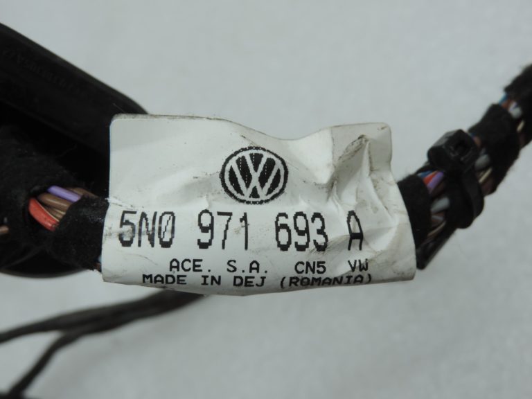 Oriģinālā Volkswagen Tiguan 5N Aizmugurējo kreiso durvju instalācija 5N0971693A