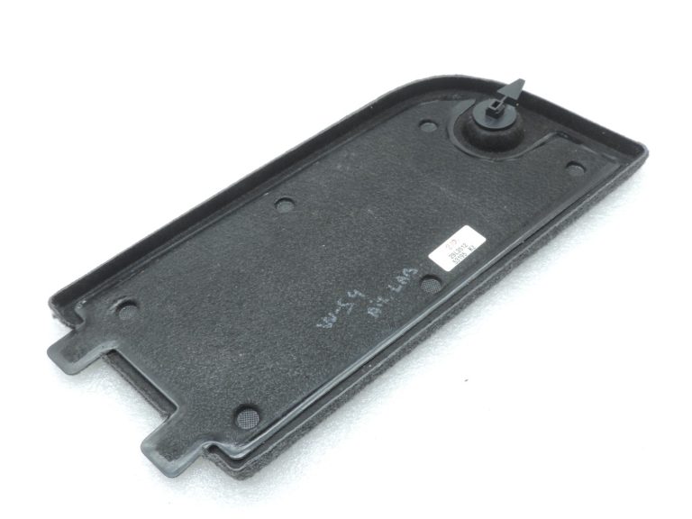 Oriģinālā VW Tiguan 5N Aizmugurējā bagāžnieka odere, labā 5N0867461 1J0867468