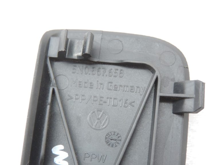 Oriģinālā Volkswagen Tiguan 5N aizmugurējo durvju iekšējā apdare 5N0867658