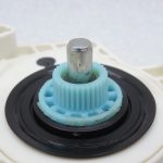 Oriģinālais Volkswagen Tiguan 5N aizmugurējā kreisā loga regulatora motors 5N0959703B