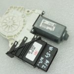 Oriģinālais Volkswagen Tiguan 5N aizmugurējā kreisā loga regulatora motors 5N0959703B