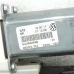 Oriģinālais Volkswagen Tiguan 5N aizmugurējā kreisā loga regulatora motors 5N0959703B