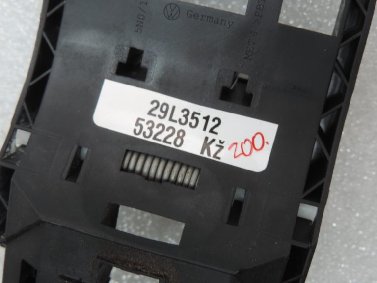 Oriģinālais Volkswagen Tiguan 5N ārējo durvju rokturis, aizmugurējais kreisais 5N0839885H