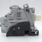 Oriģināls Audi Q7 4L Aizmugures kreiso durvju slēdzene 3C4839015A