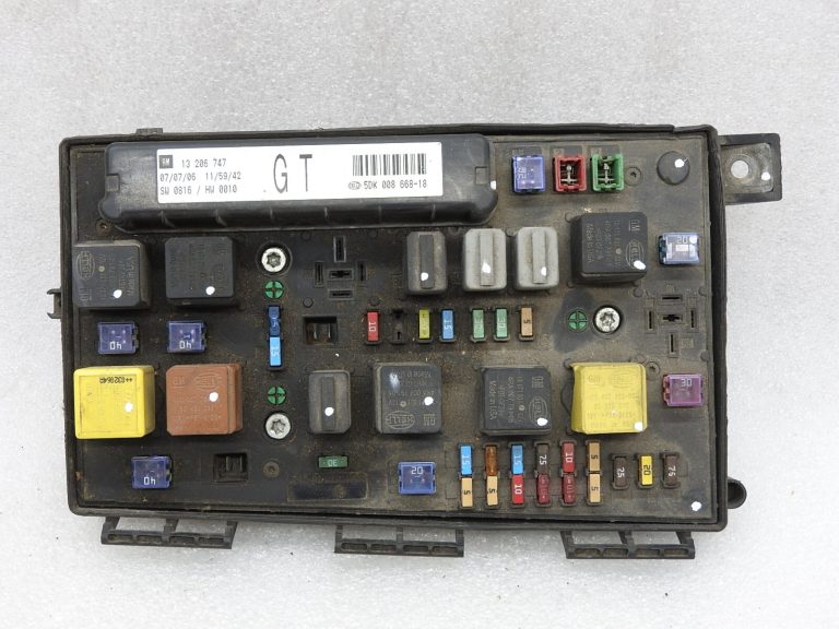 Opel Zafira B Astra H Drošinātāju kārbas atiestatīšana 93184656 13206747 GT