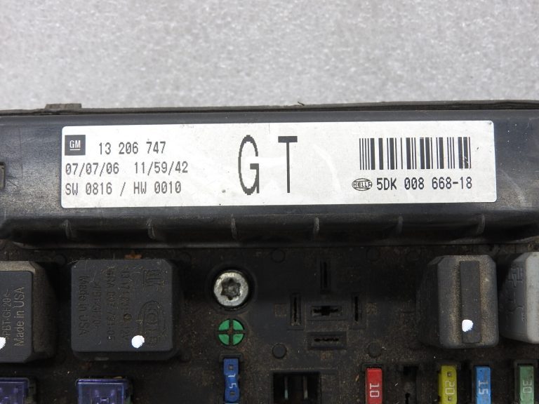 Opel Zafira B Astra H Drošinātāju kārbas atiestatīšana 93184656 13206747 GT